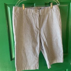 Cambridge Dry Goods Cropped Capri Pants Pinstripe Basic Bermuda Length